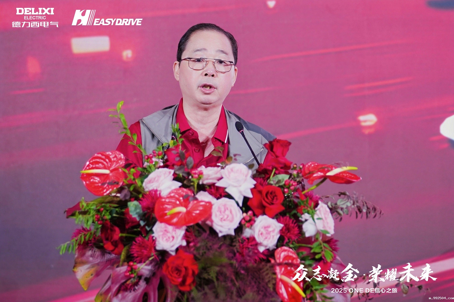 胡成中.jpg 胡成中.jpg